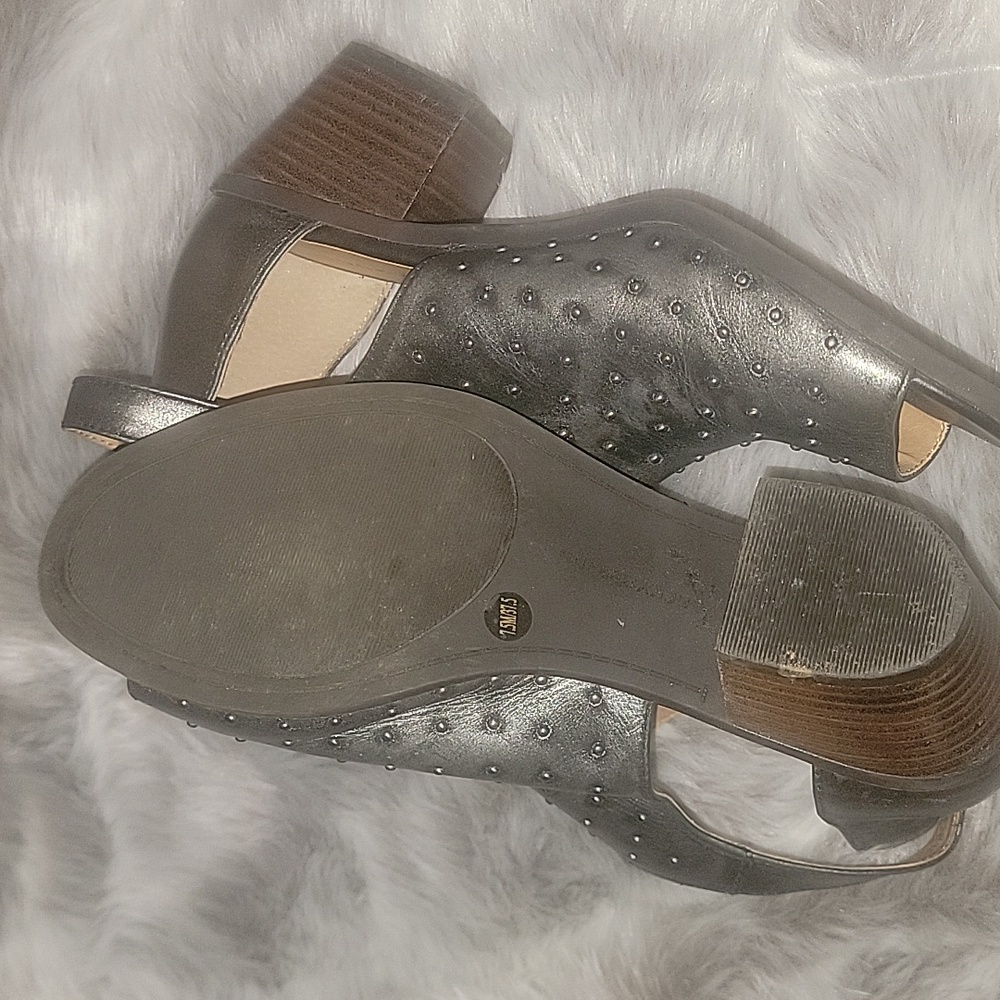 🎁FEELING LUCKY. 🎁🎁 Pewter Slings with studs.. 2.5 heel. As pictured - Picture 5 of 8